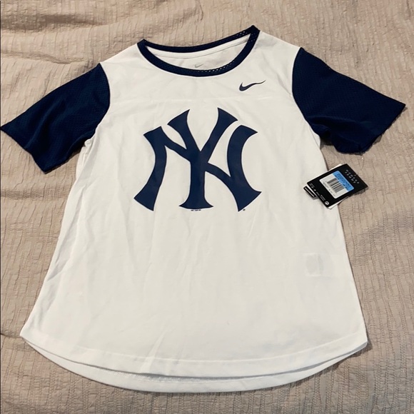 Nike Tops - Nike shirt with Yankee logo